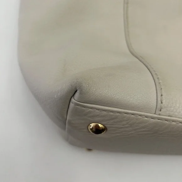 Michael Kors Jet Set Soft Leather Tote in Stone/Ecru w/Tan straps & Gold accents - Picture 12 of 16